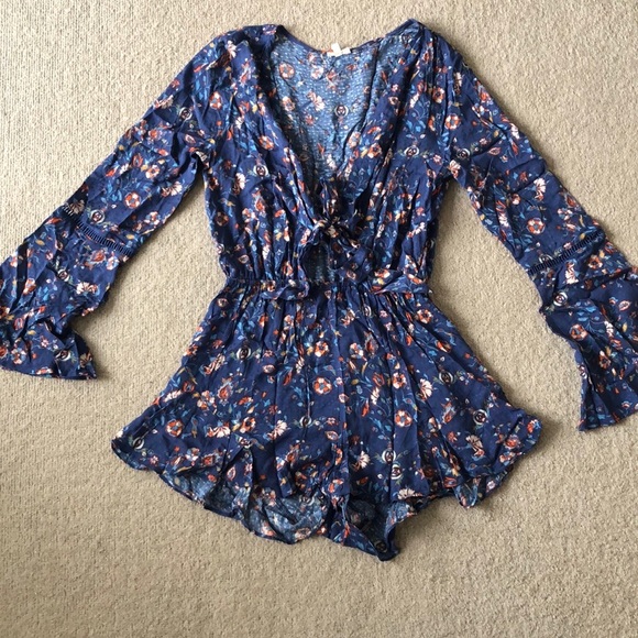 Blue Floral Plunging Neckline Romper with Bell Sleeves. Size Medium - Picture 3 of 5